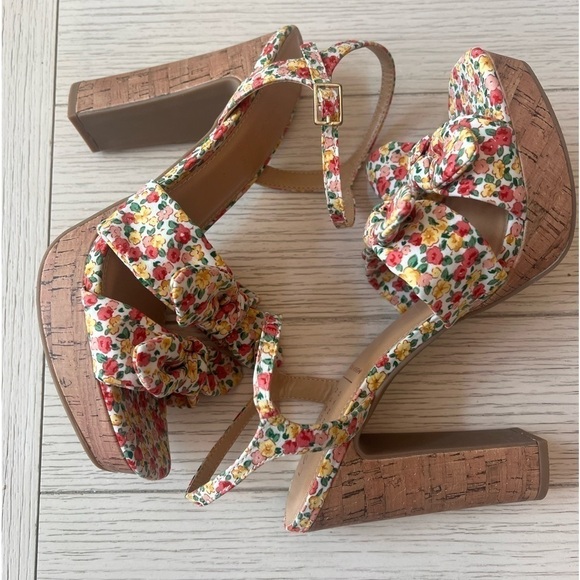 Lauren Conrad Spring Floral Print platform sandals w/ ankle strap. Size 10 - Picture 4 of 10